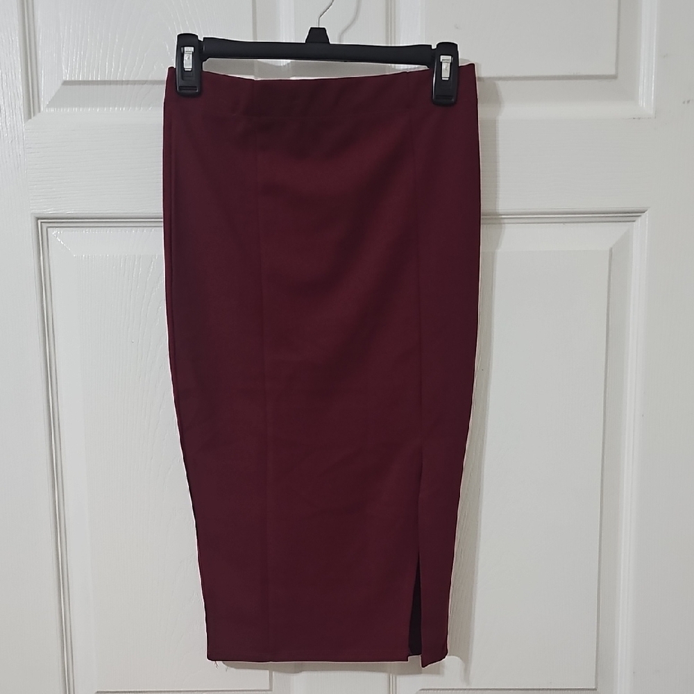 Elegant Burgundy Pencil Skirt